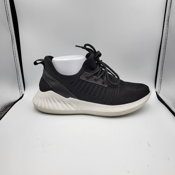 Black Dri-Fit Laced Sneakers with White Soles Sz 8 - Picture 7 of 10